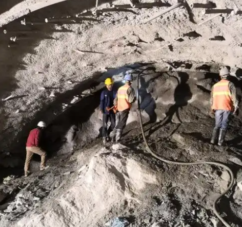武清拱顶带模注浆料的施工流程及注意事项